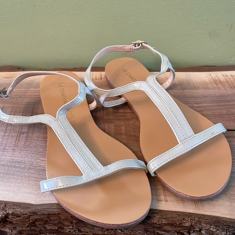 Le Chateau grey flat sandal.